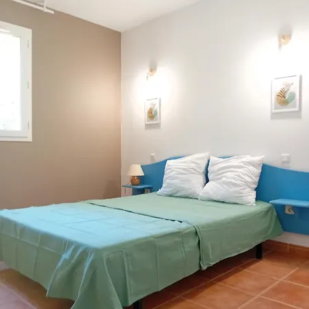 Mazet Provencal Dans Village