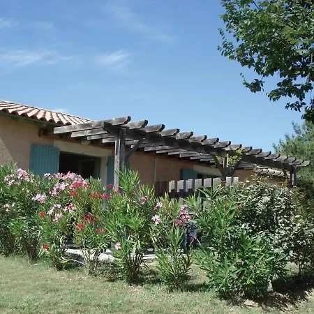 Mazet Provencal Dans Village Gaujac (Gard)